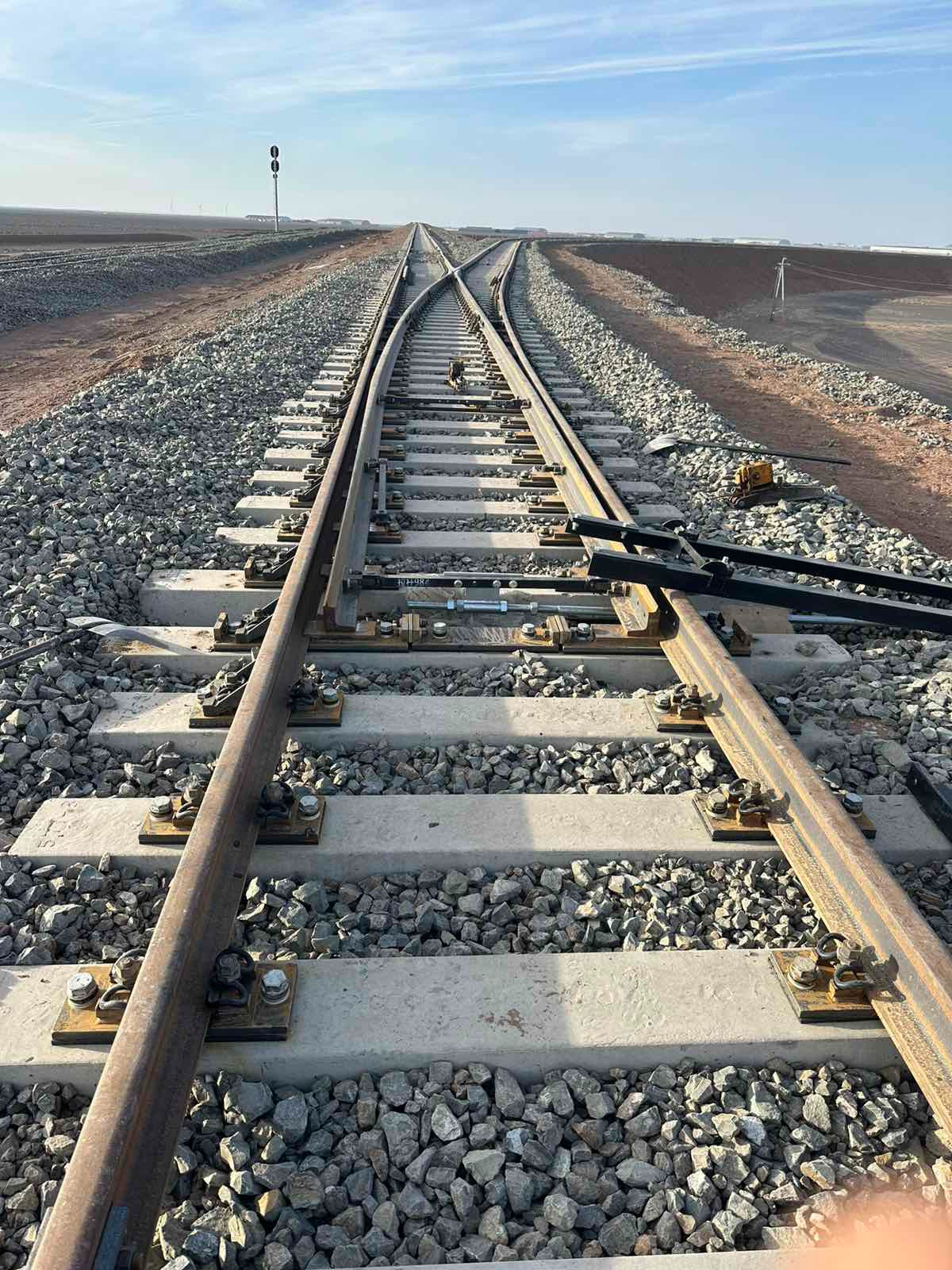 Өмнөговь аймаг Шивээ хүрэн боомт Шунхлай ХХК-ийн 1950 п/м агуулахын нарийн царигийн төмөр замын ажил